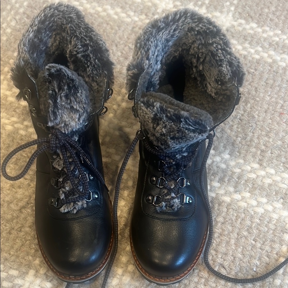 New Women's Black Faux Fur-Lined Boots